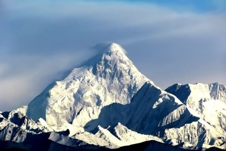 珠穆朗玛峰是哪个国家的