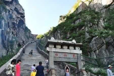 夫妻俩为什么不能爬泰山