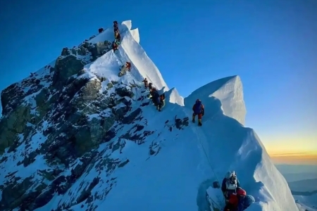 登顶珠峰对登山者来说意味着什么