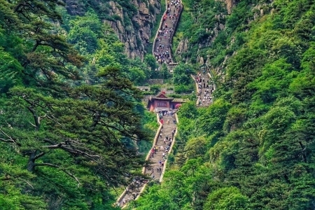 泰山高约1500多少