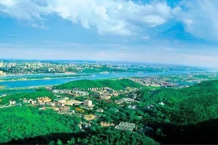 岳麓山在长沙哪个区