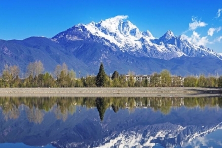 云南玉龙雪山有多高