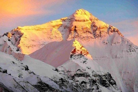 珠穆朗玛峰为什么还在不断升高