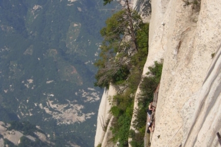 如何爬华山才能爬到山顶