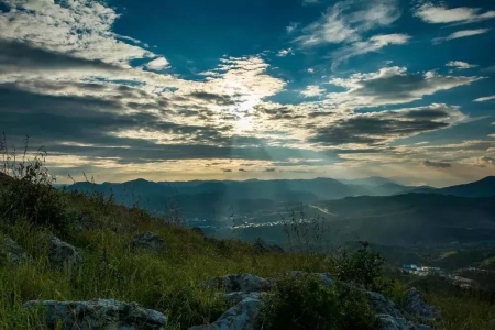 昆明什么山比较出名