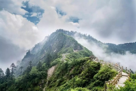 成都什么山比较出名