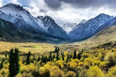 伊犁名山有哪些