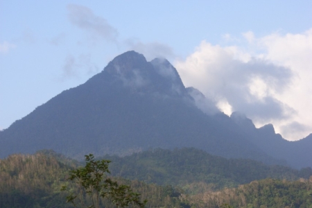海南什么山比较出名