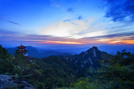 河南最高山峰有哪些