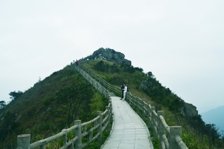 广东银瓶山爬上去要多久