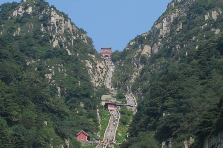 泰山和华山哪个更胜一筹