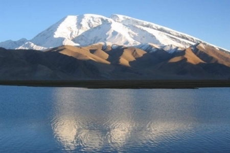 公格尔峰是昆仑山的高峰之一