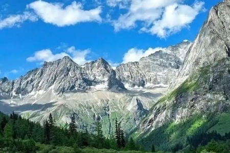 四川阿坝州四姑娘山海拔多少米