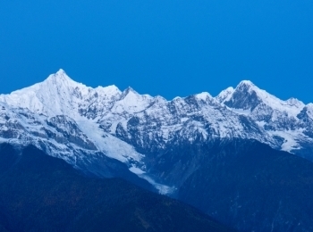 察里雪山