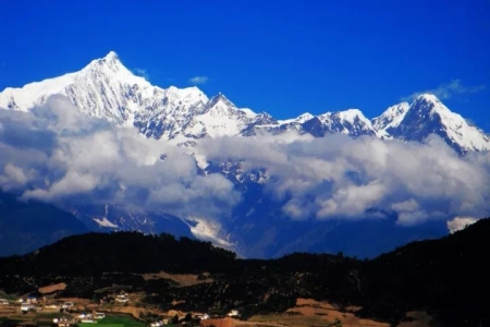 藏区八大神山之首