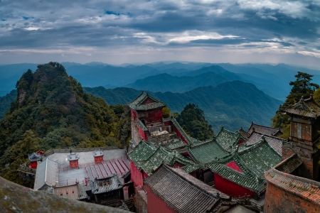 泰山和武当山哪个难度大