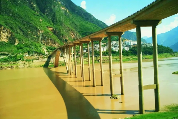 西凉山图片